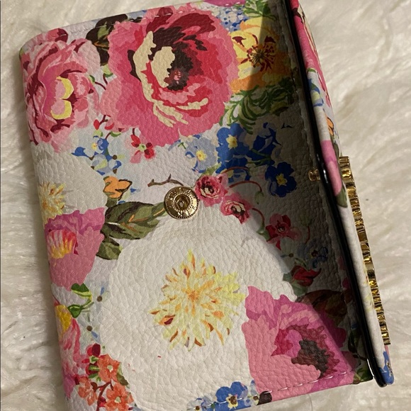 NWT Betsey Johnson Floral Wallet - Picture 2 of 7
